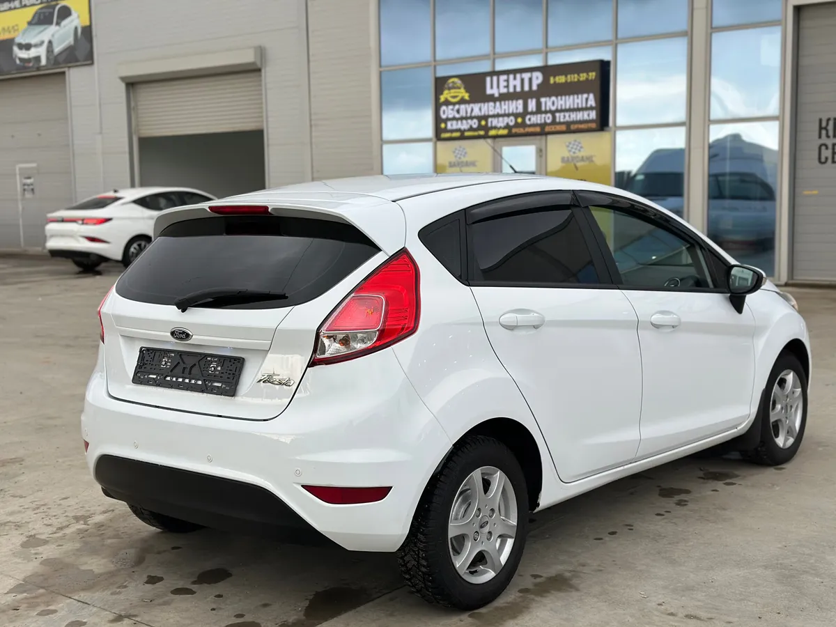 Ford Fiesta 1.6 Ti-VCT MT (105 л.с.)