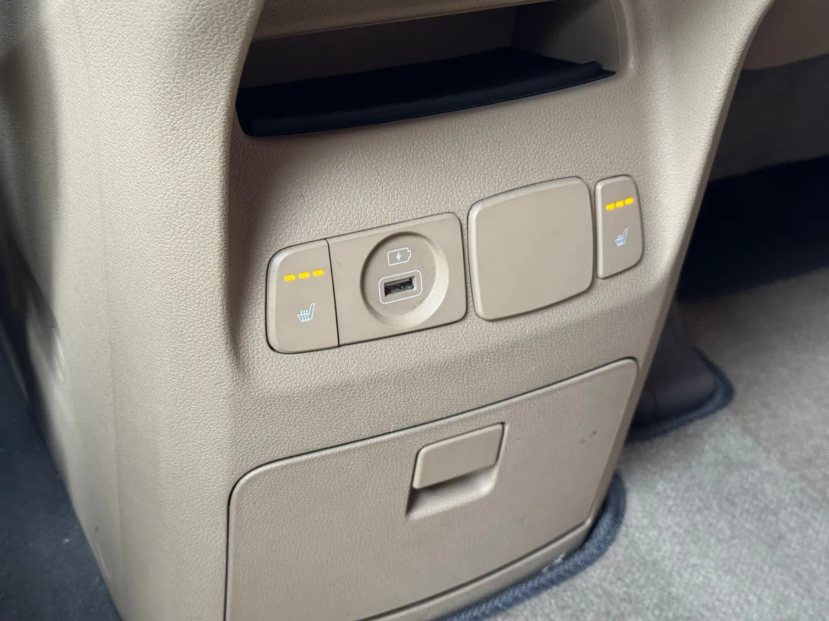 Kia Carnival 2.2 CRDi AT (200 л.с.)