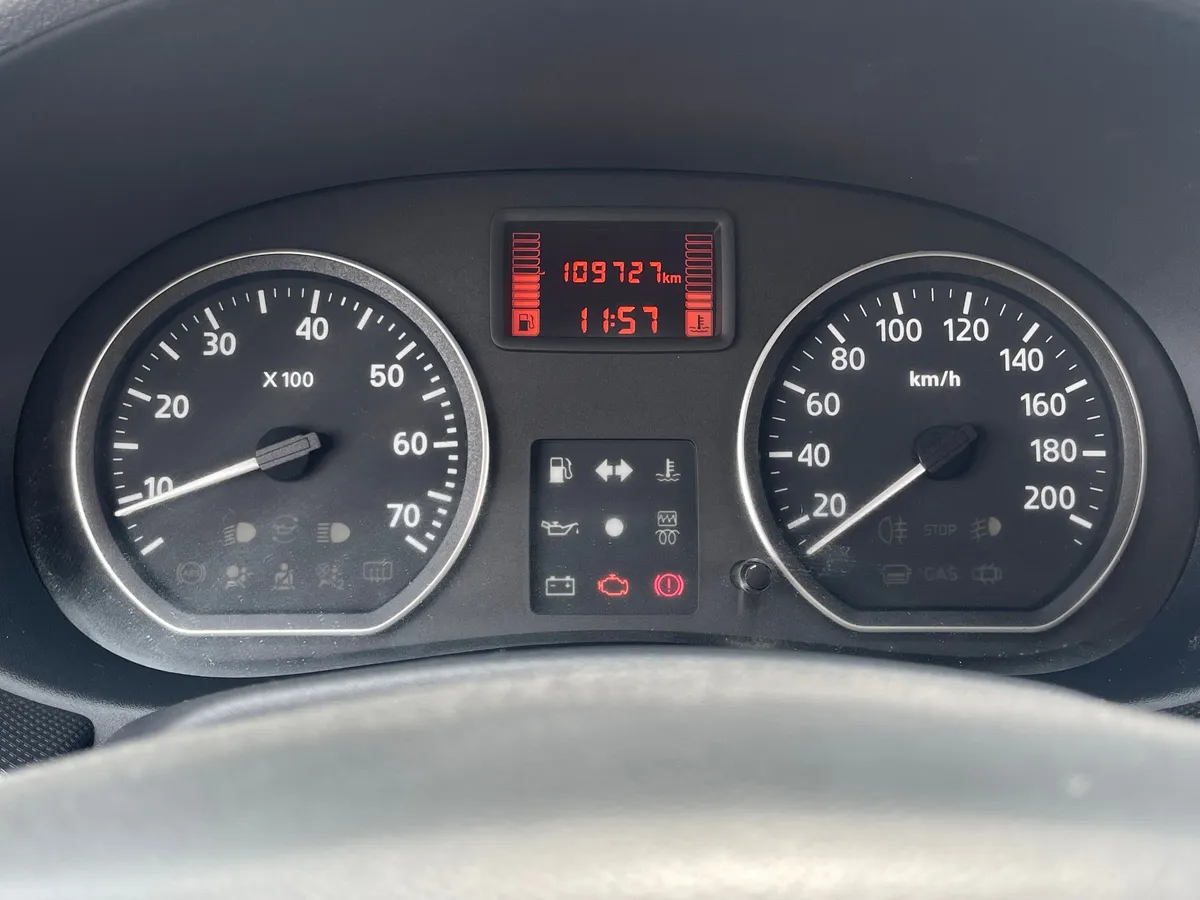 Renault Sandero 1.6 MT (84 л.с.)