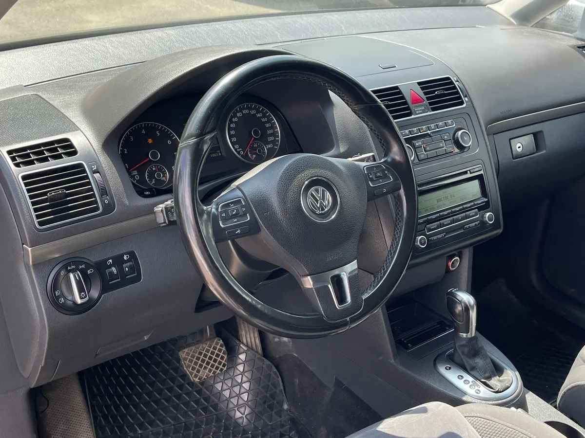 Volkswagen Touran 1.4 TSI DSG (140 л.с.), 2010 — фото 5
