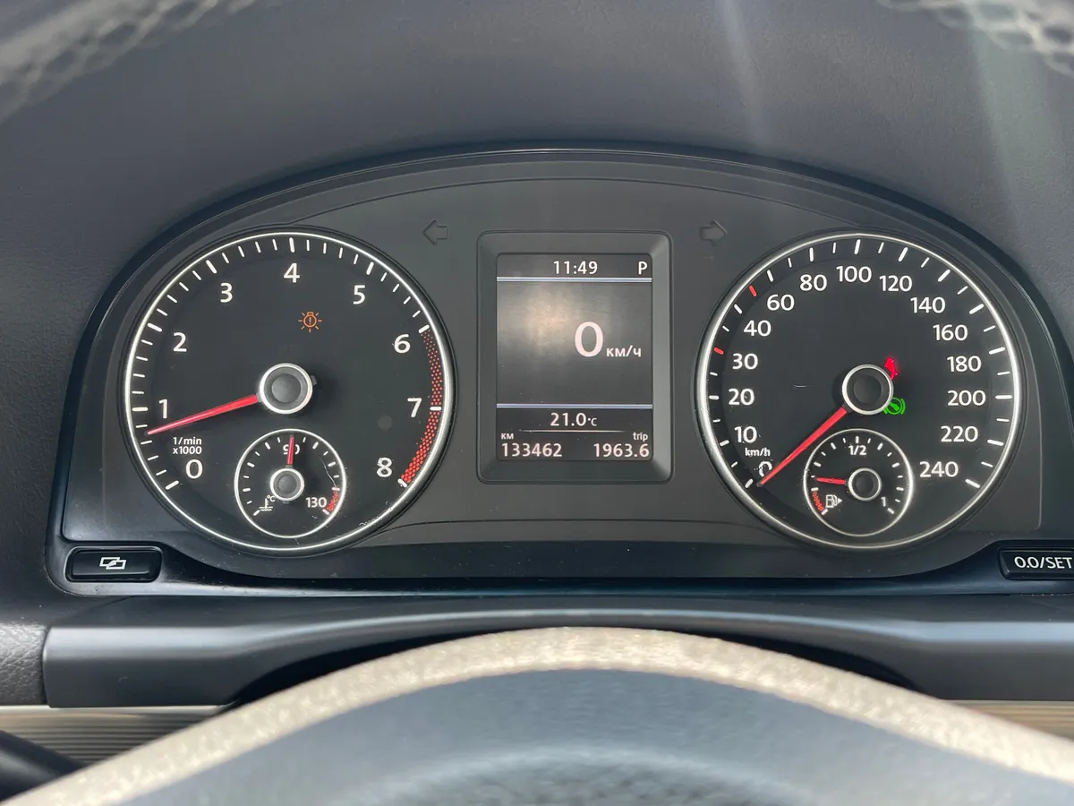 Volkswagen Touran 1.4 TSI DSG (140 л.с.), 2010 — фото 6