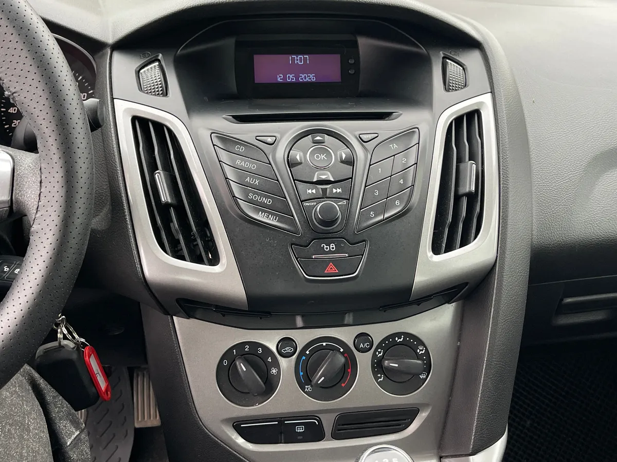 Ford Focus 1.6 MT (105 л.с.)