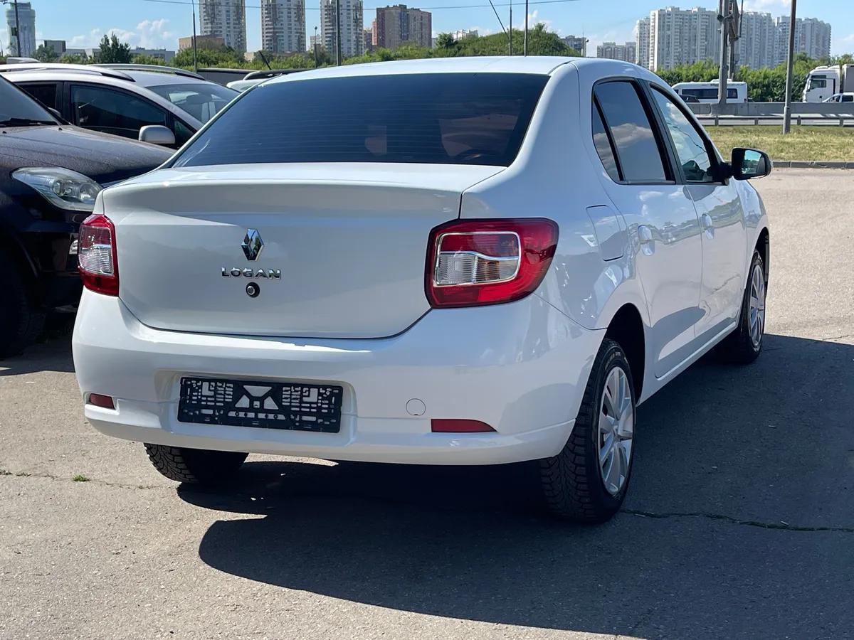 Renault Logan 1.6 MT (82 л.с.)