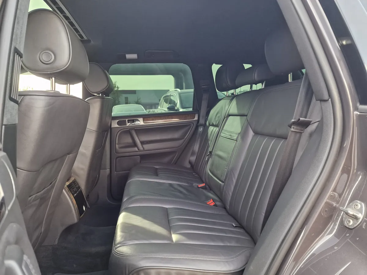 Volkswagen Touareg 3.0 AT (240 л.с.)