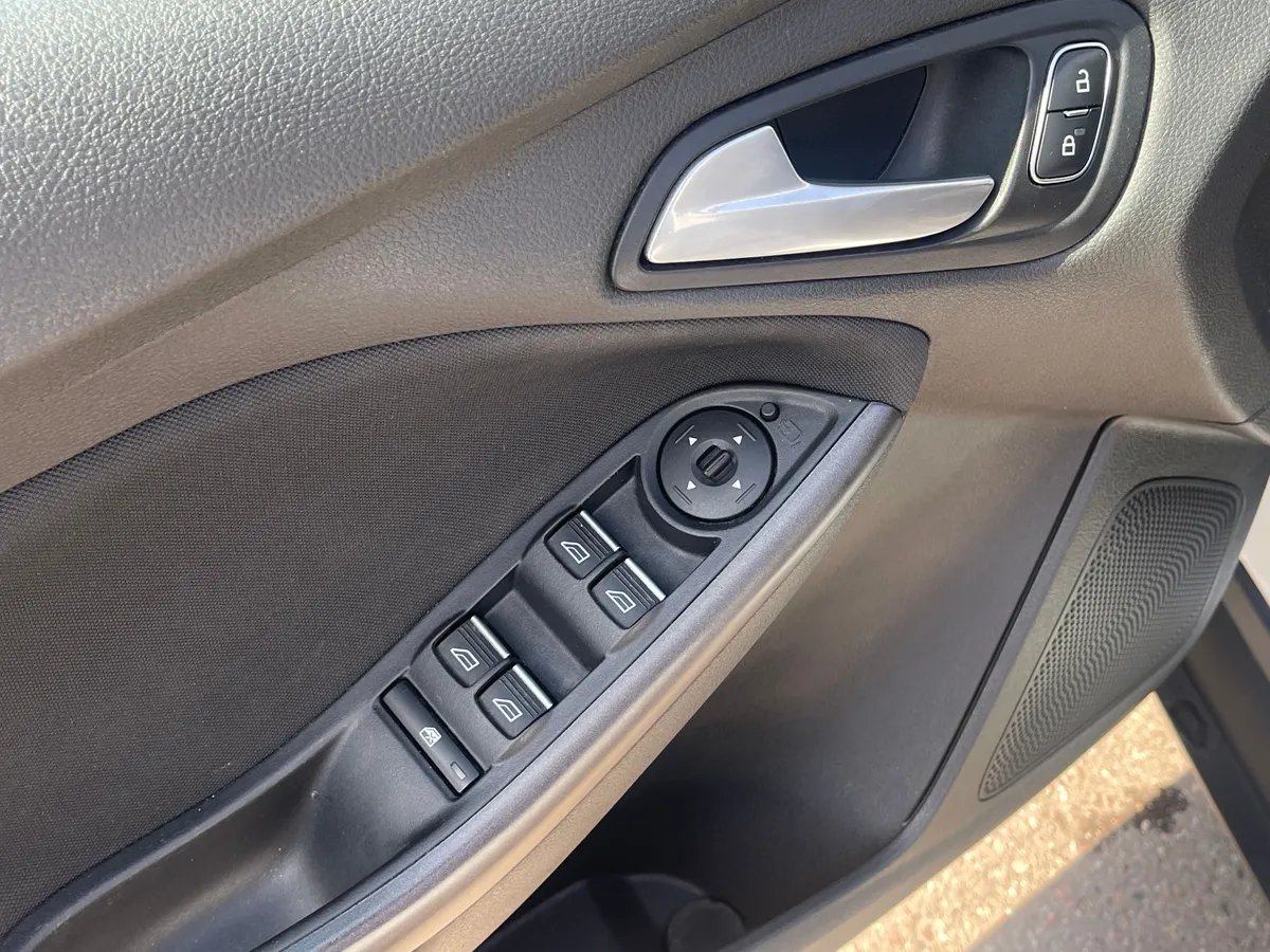 Ford Focus 1.6 Ti-VCT PowerShift (105 л.с.), 2018 — фото 10