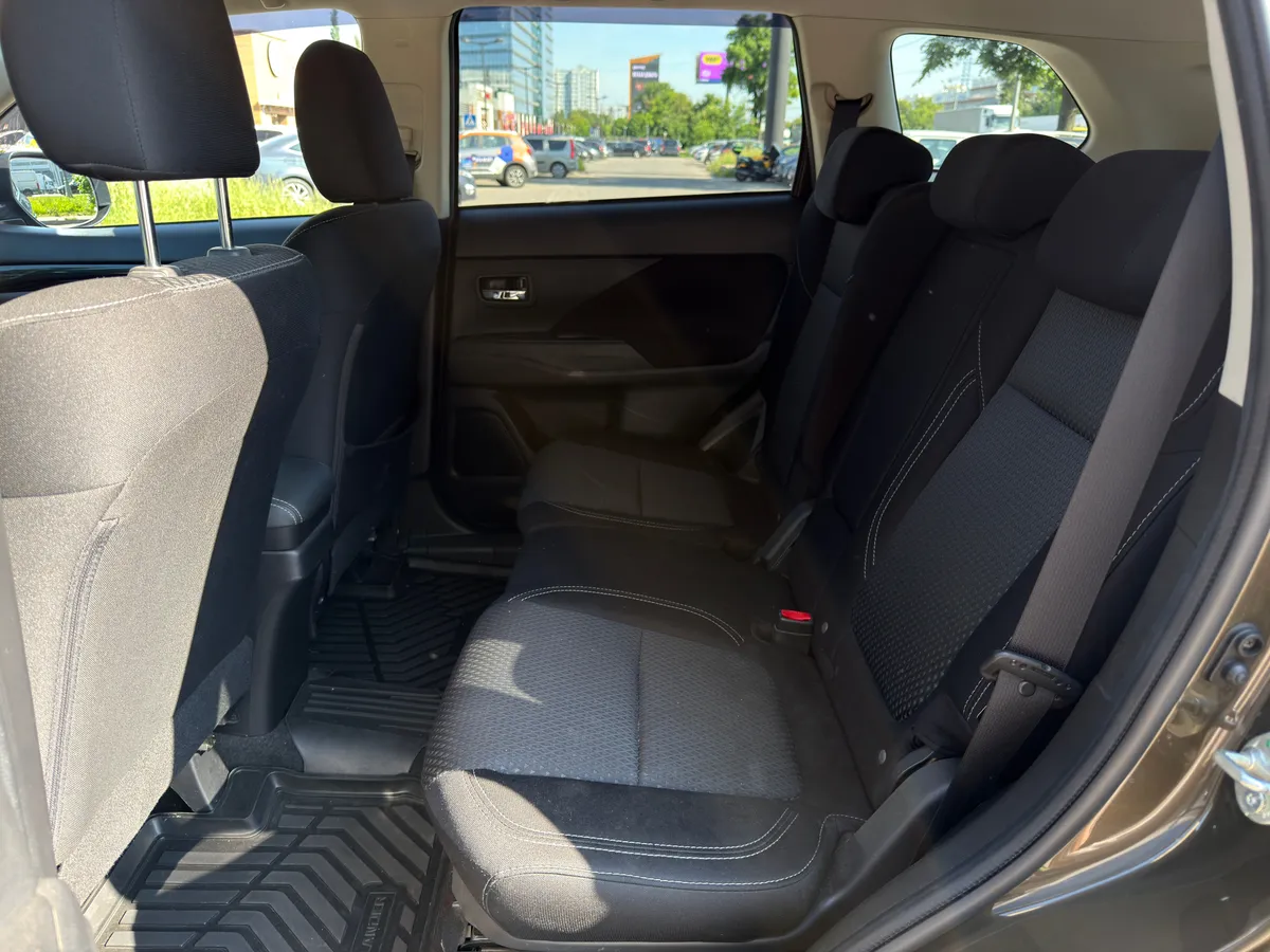 Mitsubishi Outlander 2.0 CVT (146 л.с.), 2020 — фото 11