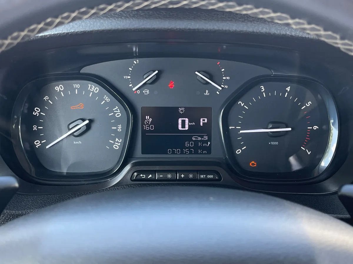 Peugeot Traveller 2.0 HDi AT LWB (7 мест) (150 л.с.)