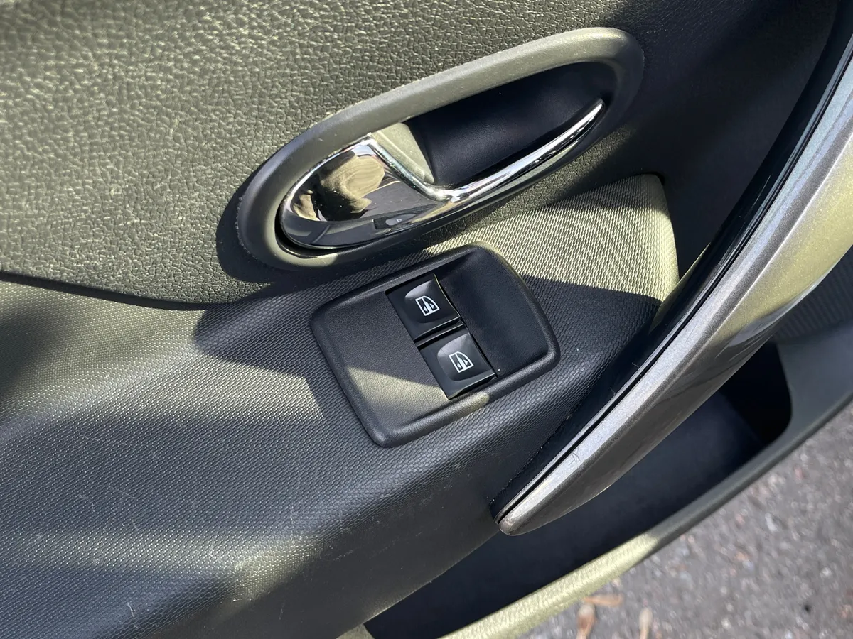 Renault Sandero 1.6 AT (102 л.с.), 2019 — фото 11