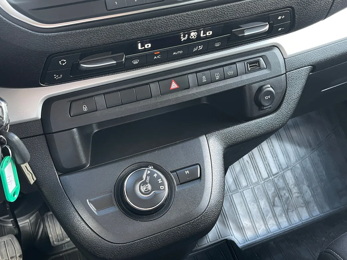 Peugeot Traveller 2.0 HDi AT LWB (7 мест) (150 л.с.)