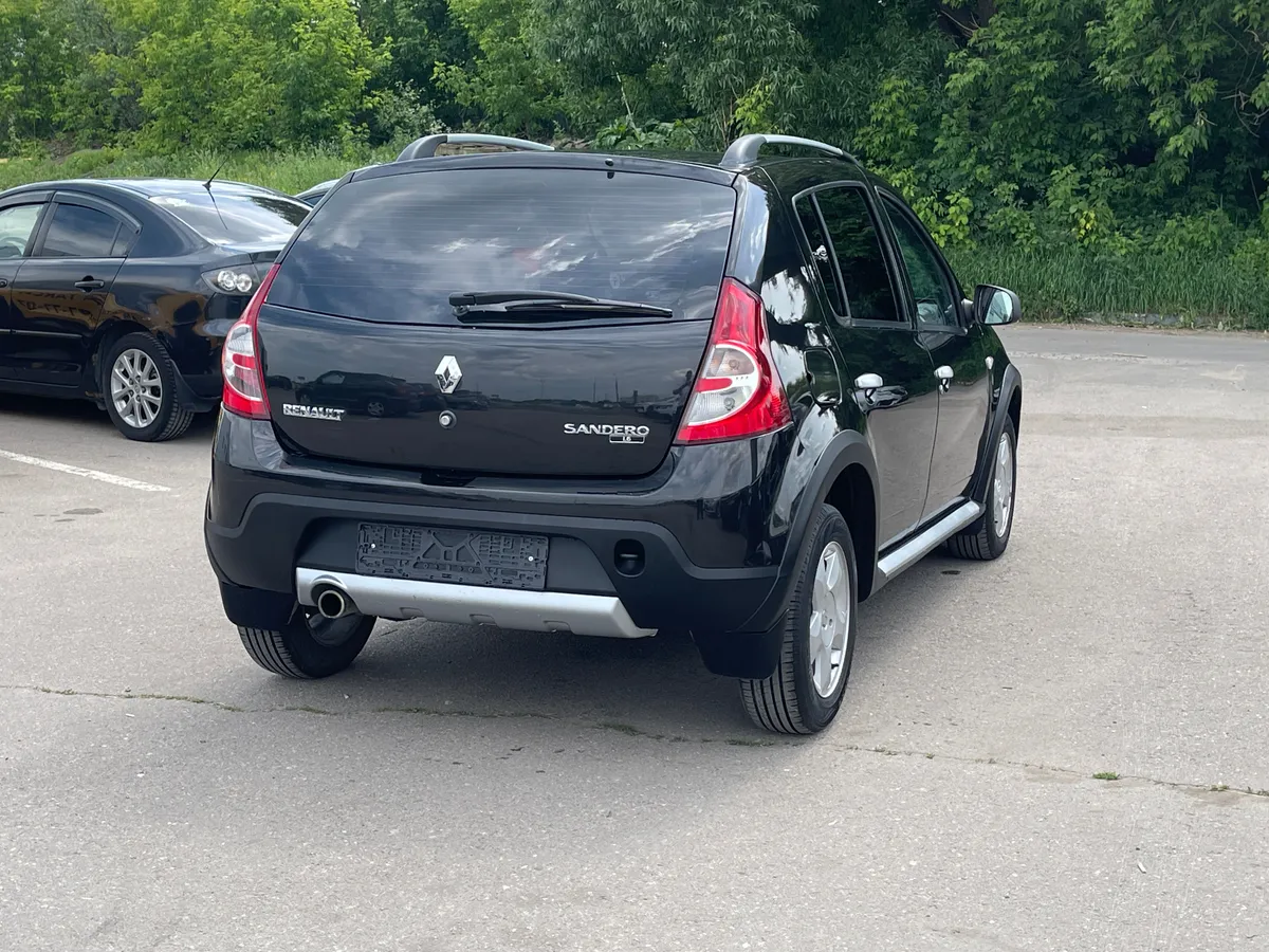 Renault Sandero 1.6 MT (84 л.с.)
