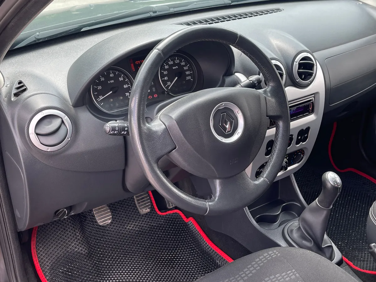 Renault Sandero 1.6 MT (84 л.с.)